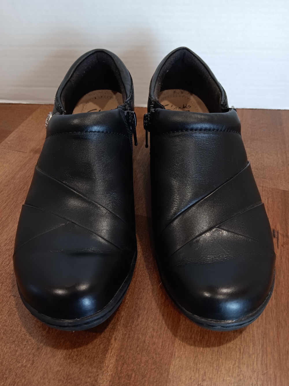 Clarks Black Leather Ankle Booties with Side Zippers Size 7